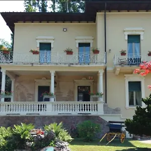 La Del Bed & Breakfast
